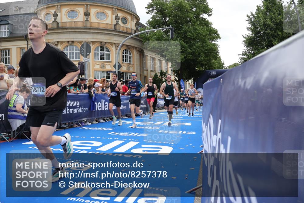 29.06.2025 - hella hamburg halbmarathon Strokosch-Dieckow http://msf.ph/oto/8257378 29.06.2025 10:42:14 Ziel 1312, 1441, 1903, 2675, 5682, 6639, 6770, 7765, 7865, 9365, 13709, 13746, 13807, 14811, 14899, 15270, 15654, 16626, 16660, 17182, 17363, 18772, 18802 meine-sportfotos.de