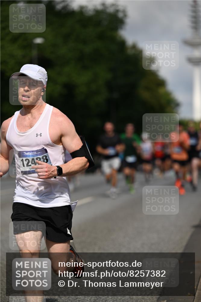 29.06.2025 - hella hamburg halbmarathon Dr. Thomas Lammeyer http://msf.ph/oto/8257382 29.06.2025 09:51:54 Kennedybrücke 1290, 1505, 1710, 2399, 2714, 2767, 3480, 3959, 5307, 5554, 5709, 6993, 7152, 7154, 7884, 8571, 8933, 9403, 10404, 10793, 10852 meine-sportfotos.de