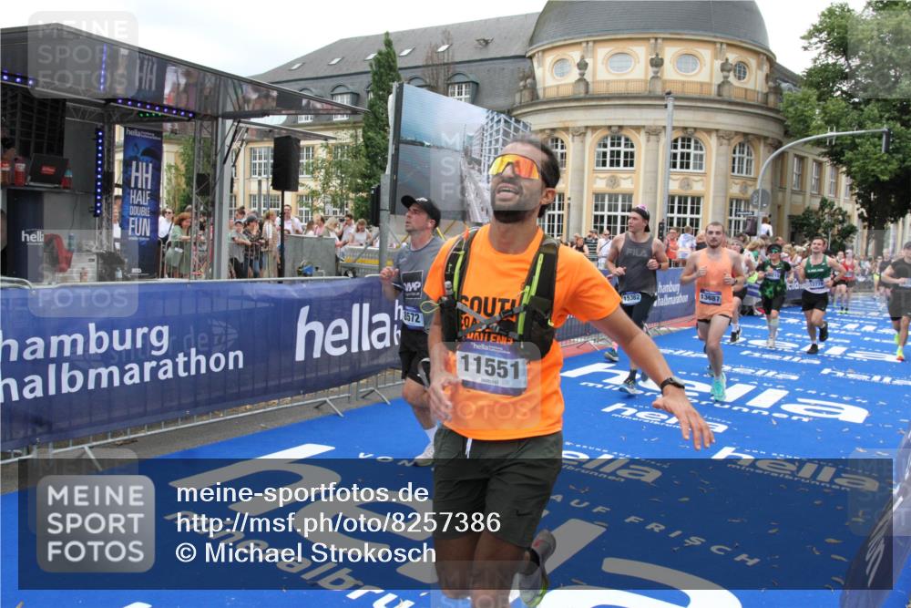 29.06.2025 - hella hamburg halbmarathon Michael Strokosch http://msf.ph/oto/8257386 29.06.2025 10:51:01 Ziel 1466, 1630, 2207, 3654, 7369, 8117, 8205, 8572, 10215, 11551, 12778, 13008, 13687, 14125, 15362, 15395, 15643, 16285, 17221, 18350 meine-sportfotos.de