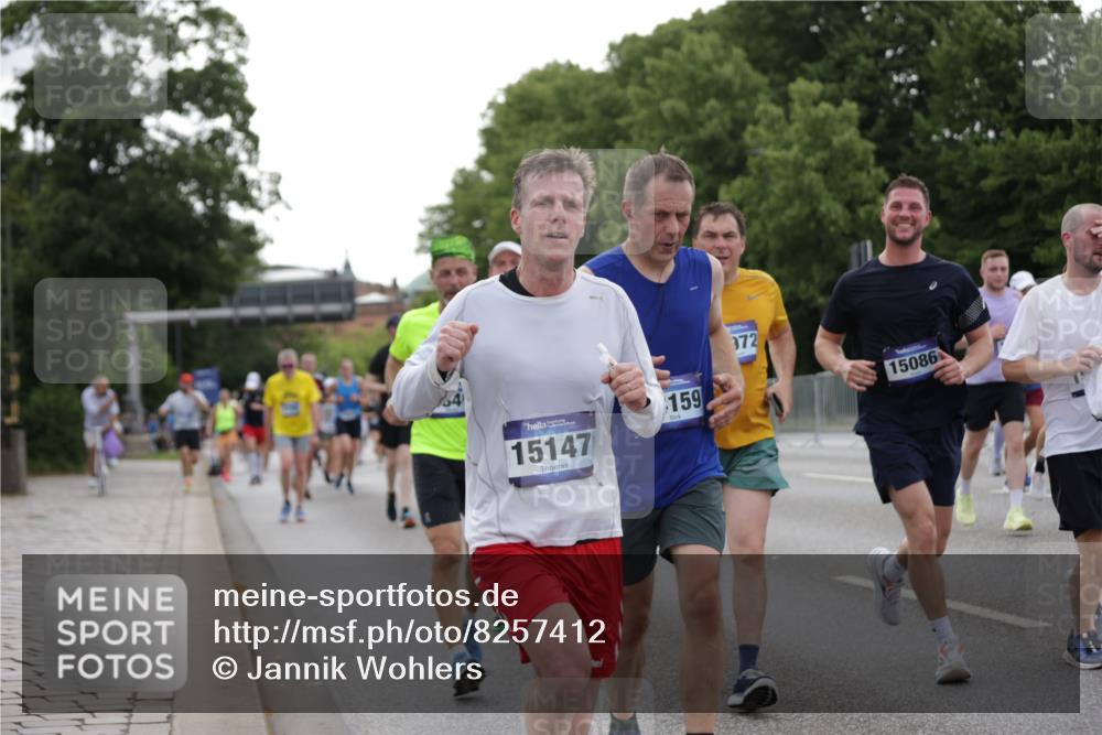 29.06.2025 - hella hamburg halbmarathon Jannik Wohlers http://msf.ph/oto/8257412 29.06.2025 10:32:02 Lombardsbrücke 1199, 1640, 3022, 3365, 3653, 3707, 3778, 4365, 4857, 5783, 5871, 5941, 6228, 6312, 6315, 7468, 7702, 8124, 8127, 8175, 8303, 8625, 8787, 8840, 8914, 8993, 9125, 9206, 9706, 9765, 10002, 10354, 10624, 10828, 10924, 11205, 11225, 11362, 11787, 11972, 12443, 12864, 13284, 13335, 13423, 13960, 14099, 14159, 14494, 14788, 14888, 15071, 15086, 15088, 15120, 15147, 15364, 15569, 15847, 15987, 16187 meine-sportfotos.de
