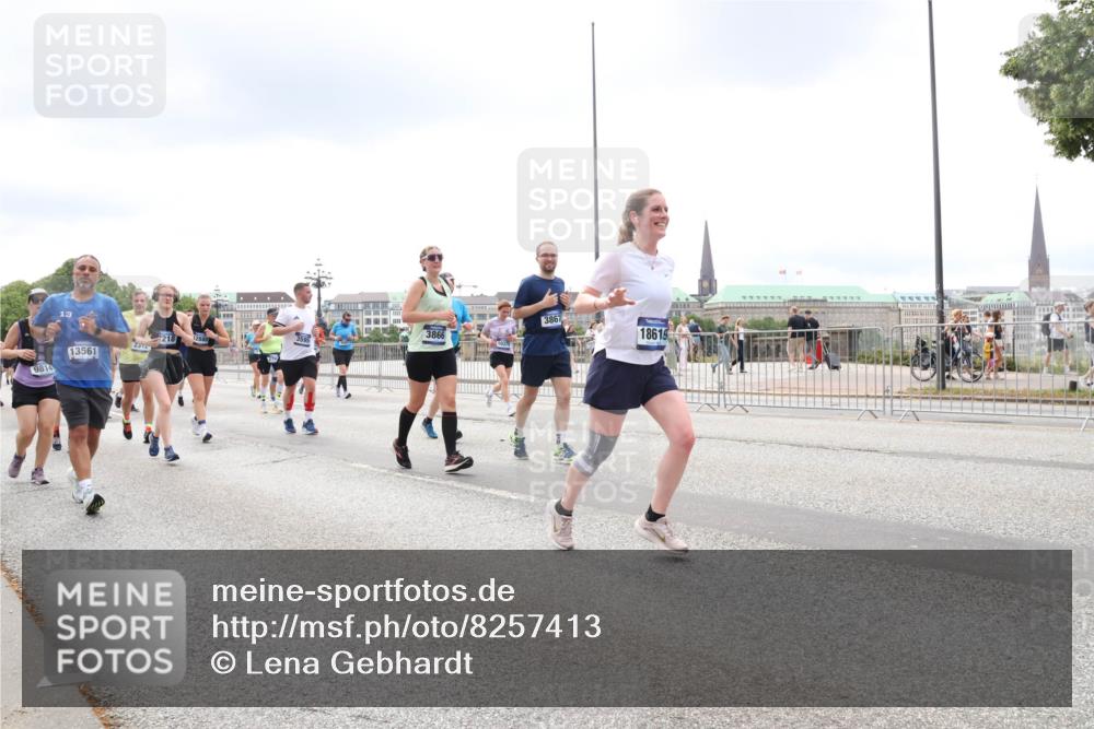 29.06.2025 - hella hamburg halbmarathon Lena Gebhardt http://msf.ph/oto/8257413 29.06.2025 11:08:03 Lombardsbrücke 1574, 1769, 1829, 1923, 2312, 2314, 2318, 2319, 2433, 2764, 2796, 2867, 3313, 3442, 3549, 3595, 3646, 3666, 3853, 3855, 3866, 3867, 3915, 4226, 4250, 4406, 4407, 4439, 4455, 4461, 4482, 4567, 4573, 4988, 5005, 5398, 5401, 5439, 5704, 5896, 6016, 6070, 6258, 6357, 6586, 6731, 6778, 6779, 6780, 6928, 6958, 7192, 7218, 7441, 7559, 7609, 7713, 7892, 7989, 8182, 8252, 8420, 8446, 8636, 8808, 8809, 9037, 9321, 9387, 9494, 10379, 10517, 11504, 12063, 12964, 15598 meine-sportfotos.de
