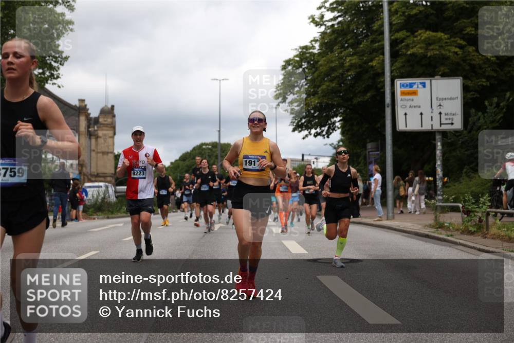 29.06.2025 - hella hamburg halbmarathon Yannick Fuchs http://msf.ph/oto/8257424 29.06.2025 10:48:25 20KM 1327, 1410, 1815, 2432, 3177, 3310, 3861, 3898, 4189, 6082, 6084, 6356, 6581, 6723, 6994, 7129, 8223, 8449, 8698, 8772, 8798, 9012, 9060, 9227, 10191, 10192, 10263, 10266, 11009, 11499, 11789, 12186, 12213, 12362, 12489, 13147, 13297, 13869, 14660, 14818, 15113, 15156, 15169, 15408, 15524, 15879, 16092, 16574, 16623, 16750, 17740, 17765, 18759, 19177 meine-sportfotos.de
