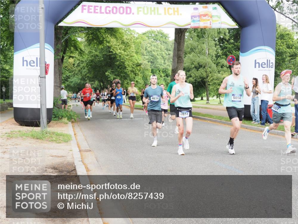 29.06.2025 - hella hamburg halbmarathon MichiJ http://msf.ph/oto/8257439 29.06.2025 10:29:33 Zwischen KM18-KM19 1800, 3618, 4205, 4634, 4893, 5007, 5014, 5026, 6152, 7284, 7796, 8074, 8122, 8358, 8966, 11922, 12385, 13268, 13483, 16249, 16599, 17724, 17834 meine-sportfotos.de