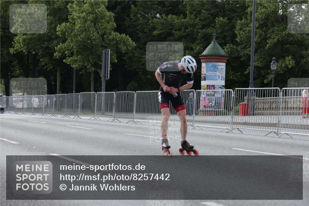 29.06.2025 - hella hamburg halbmarathon Jannik Wohlers http://msf.ph/oto/8257442 29.06.2025 08:49:04 Lombardsbrücke  meine-sportfotos.de