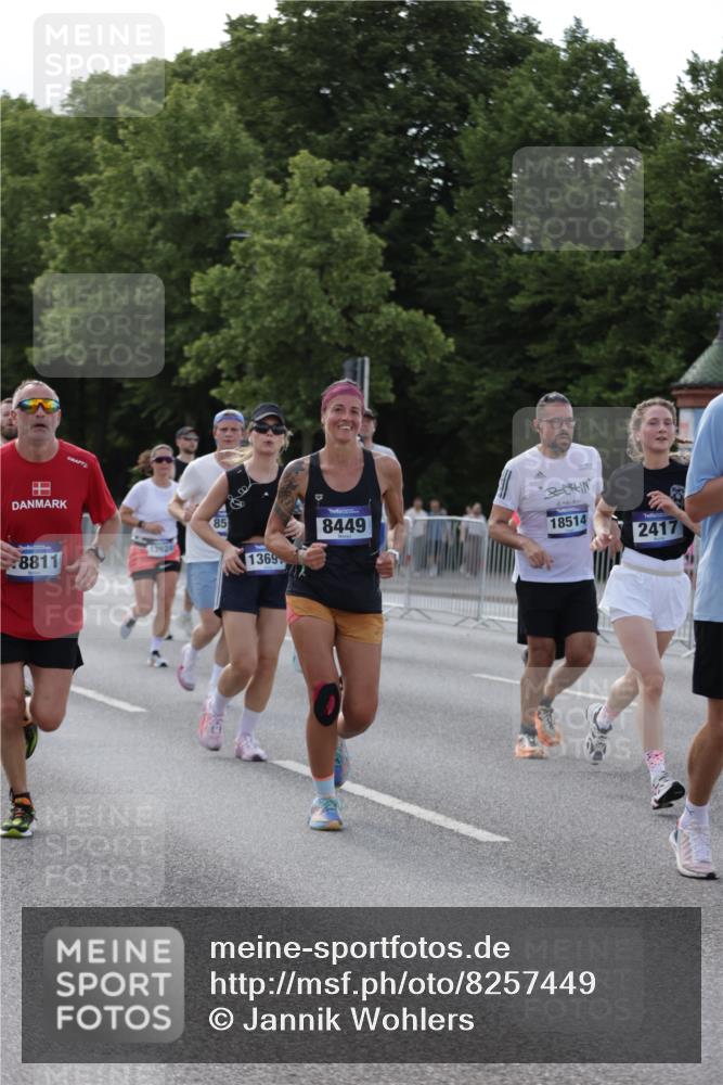 29.06.2025 - hella hamburg halbmarathon Jannik Wohlers http://msf.ph/oto/8257449 29.06.2025 09:57:43 Lombardsbrücke 1034, 1179, 1190, 1258, 1335, 2070, 2138, 2397, 2417, 2612, 2636, 2711, 3091, 3251, 4814, 5093, 5672, 6164, 6580, 6754, 7065, 7409, 7509, 7646, 7724, 7896, 8449, 8508, 8689, 9065, 9145, 9163, 11217, 11310, 11416, 11607, 11757, 11789, 11791, 12224, 12624, 12662, 13033, 13047, 13691, 14571, 14638, 15061, 15125, 15915, 16563, 17176, 17321, 17415, 17530, 17825, 18514, 18810, 18811 meine-sportfotos.de