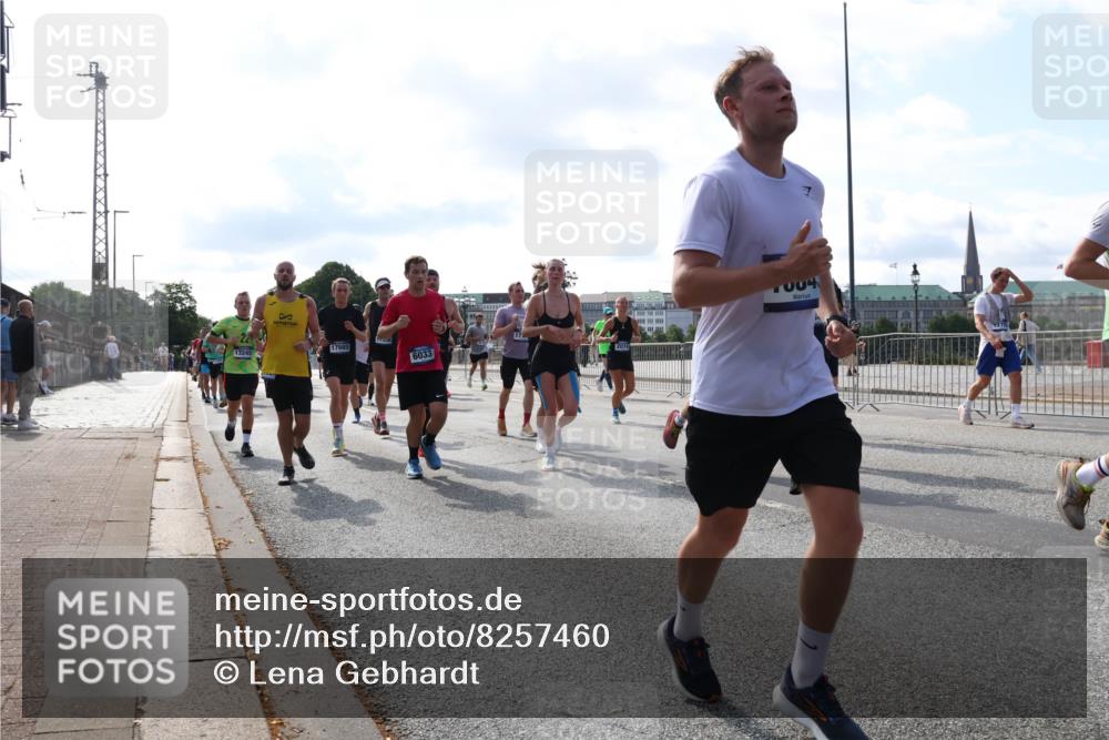 29.06.2025 - hella hamburg halbmarathon Lena Gebhardt http://msf.ph/oto/8257460 29.06.2025 09:56:56 Lombardsbrücke 1327, 1381, 1460, 1496, 1537, 1628, 1657, 1783, 1833, 1877, 2013, 2025, 2058, 2074, 2082, 2111, 2208, 2340, 2378, 2396, 2771, 2839, 2869, 2878, 2996, 3093, 3296, 3310, 3575, 3652, 3791, 4065, 4377, 4404, 4635, 4711, 4726, 4770, 4833, 4897, 5008, 5169, 5194, 5319, 5744, 5839, 6033, 6286, 6377, 6561, 6562, 6631, 7176, 7177, 7259, 7383, 7475, 7918, 8112, 8261, 8313, 8361, 8572, 8587, 8618, 8651, 8661, 8710, 8813, 8863, 8921, 8930, 9060, 9082, 9497, 9597, 9638 meine-sportfotos.de