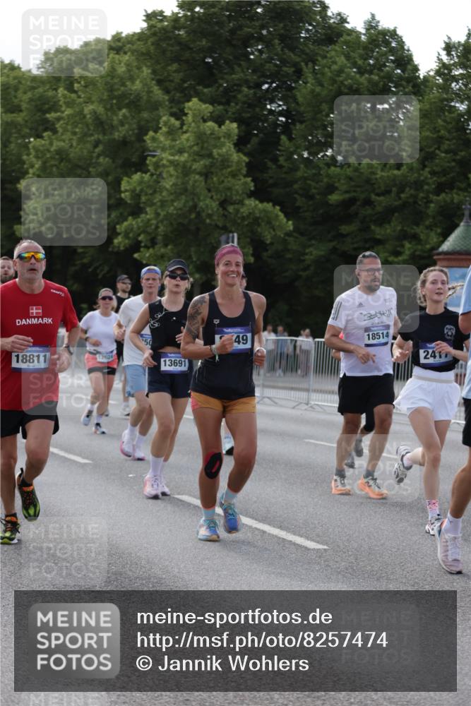 29.06.2025 - hella hamburg halbmarathon Jannik Wohlers http://msf.ph/oto/8257474 29.06.2025 09:57:43 Lombardsbrücke 1034, 1179, 1190, 1258, 1335, 2070, 2138, 2397, 2417, 2612, 2636, 2711, 3091, 3251, 4814, 5093, 5672, 6164, 6580, 6754, 7065, 7409, 7509, 7646, 7724, 7896, 8449, 8508, 8689, 9065, 9145, 9163, 11217, 11310, 11416, 11607, 11757, 11789, 11791, 12224, 12624, 12662, 13033, 13047, 13691, 14571, 14638, 15061, 15125, 15915, 16563, 17176, 17321, 17415, 17530, 17825, 18514, 18810, 18811 meine-sportfotos.de