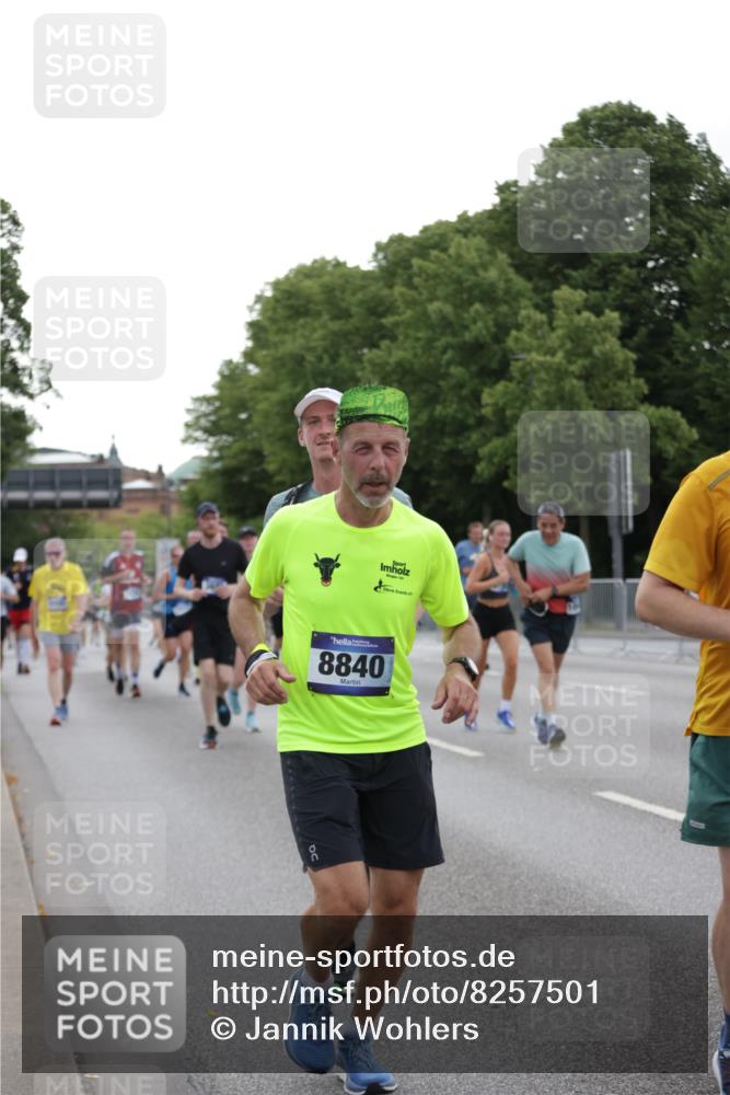 29.06.2025 - hella hamburg halbmarathon Jannik Wohlers http://msf.ph/oto/8257501 29.06.2025 10:32:03 Lombardsbrücke 1199, 1640, 3365, 3653, 3707, 3778, 4365, 4857, 5783, 5871, 5941, 6228, 6312, 6315, 7468, 7633, 7702, 8124, 8127, 8175, 8303, 8625, 8787, 8840, 8914, 8993, 9125, 9206, 9706, 9765, 10002, 10354, 10624, 10828, 11205, 11225, 11362, 11787, 11972, 12443, 12864, 13284, 13335, 13423, 14099, 14159, 14494, 14788, 14888, 15071, 15086, 15088, 15120, 15147, 15364, 15569, 15847, 15987, 16187, 18069 meine-sportfotos.de