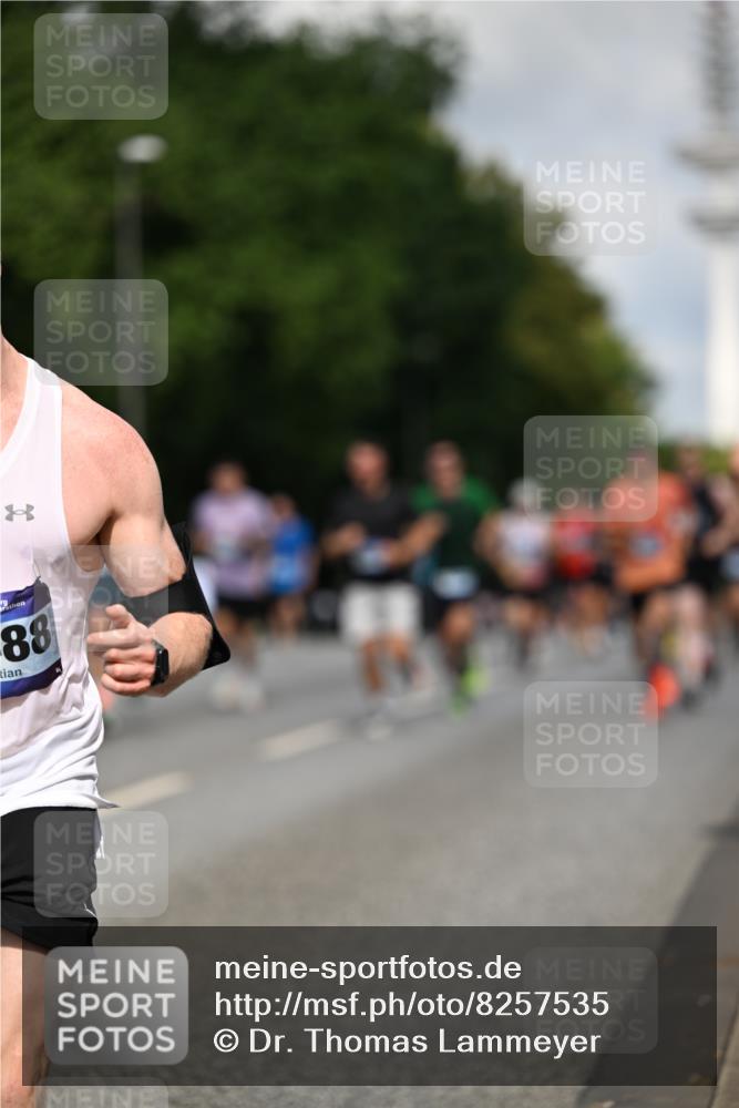 29.06.2025 - hella hamburg halbmarathon Dr. Thomas Lammeyer http://msf.ph/oto/8257535 29.06.2025 09:51:54 Kennedybrücke 1290, 1505, 1710, 2399, 2714, 2767, 3480, 3959, 5307, 5554, 5709, 6993, 7152, 7154, 7884, 8571, 8933, 9403, 10404, 10793, 10852 meine-sportfotos.de