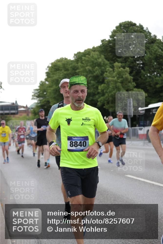 29.06.2025 - hella hamburg halbmarathon Jannik Wohlers http://msf.ph/oto/8257607 29.06.2025 10:32:03 Lombardsbrücke 1199, 1640, 3365, 3653, 3707, 3778, 4365, 4857, 5783, 5871, 5941, 6228, 6312, 6315, 7468, 7633, 7702, 8124, 8127, 8175, 8303, 8625, 8787, 8840, 8914, 8993, 9125, 9206, 9706, 9765, 10002, 10354, 10624, 10828, 11205, 11225, 11362, 11787, 11972, 12443, 12864, 13284, 13335, 13423, 14099, 14159, 14494, 14788, 14888, 15071, 15086, 15088, 15120, 15147, 15364, 15569, 15847, 15987, 16187, 18069 meine-sportfotos.de