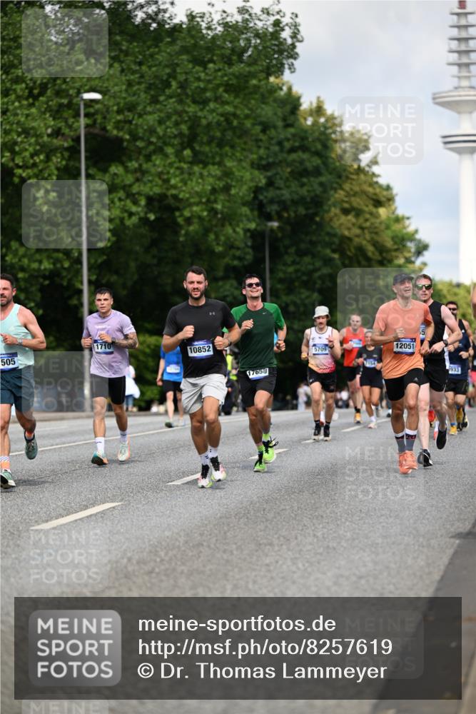 29.06.2025 - hella hamburg halbmarathon Dr. Thomas Lammeyer http://msf.ph/oto/8257619 29.06.2025 09:51:55 Kennedybrücke 1290, 1505, 1710, 2399, 2714, 2767, 3480, 5307, 5554, 5709, 6993, 7152, 7154, 7884, 8571, 8933, 9403, 10404, 10793, 10852 meine-sportfotos.de