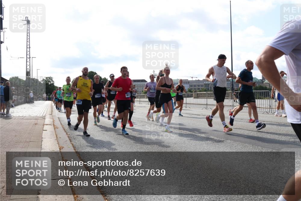 29.06.2025 - hella hamburg halbmarathon Lena Gebhardt http://msf.ph/oto/8257639 29.06.2025 09:56:56 Lombardsbrücke 1327, 1381, 1460, 1496, 1537, 1628, 1657, 1783, 1833, 1877, 2013, 2025, 2058, 2074, 2082, 2111, 2208, 2340, 2378, 2396, 2771, 2839, 2869, 2878, 2996, 3093, 3296, 3310, 3575, 3652, 3791, 4065, 4377, 4404, 4635, 4711, 4726, 4770, 4833, 4897, 5008, 5169, 5194, 5319, 5744, 5839, 6033, 6286, 6377, 6561, 6562, 6631, 7176, 7177, 7259, 7383, 7475, 7918, 8112, 8261, 8313, 8361, 8572, 8587, 8618, 8651, 8661, 8710, 8813, 8863, 8921, 8930, 9060, 9082, 9497, 9597, 9638 meine-sportfotos.de