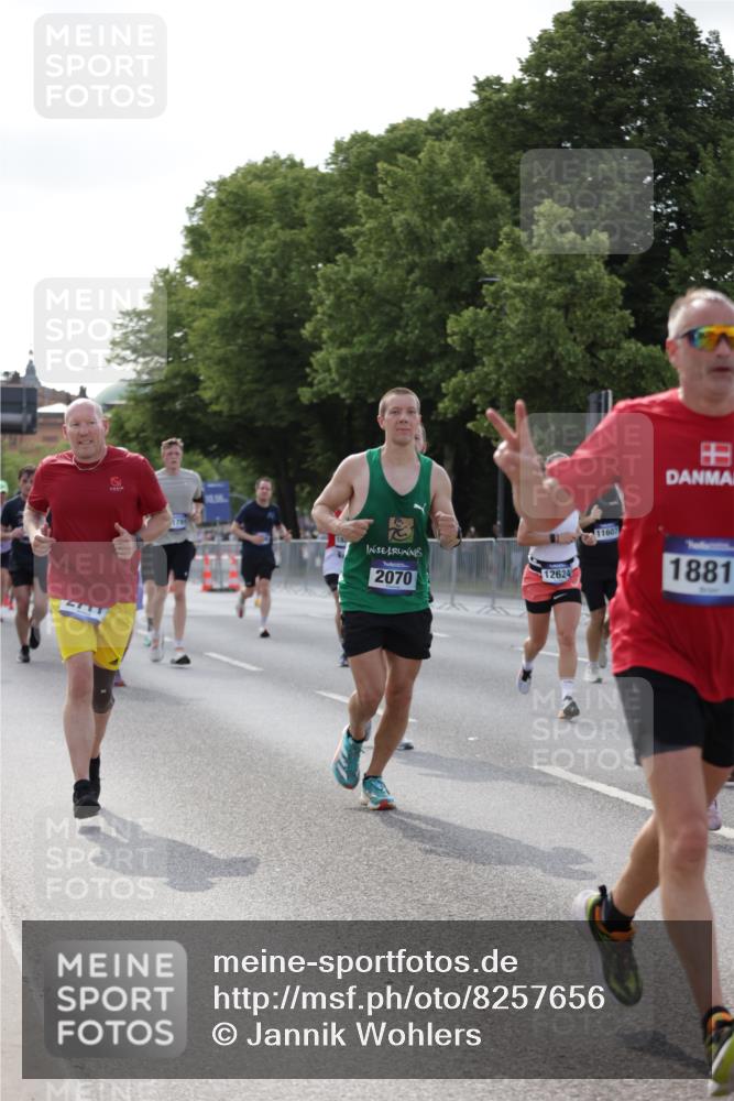 29.06.2025 - hella hamburg halbmarathon Jannik Wohlers http://msf.ph/oto/8257656 29.06.2025 09:57:44 Lombardsbrücke 1034, 1179, 1190, 1258, 1335, 2070, 2138, 2397, 2417, 2612, 2636, 2711, 3091, 3251, 4814, 4903, 5093, 5672, 6164, 6580, 6754, 7065, 7409, 7509, 7724, 7896, 8449, 8508, 8689, 9065, 9145, 9163, 11217, 11416, 11607, 11757, 11789, 11791, 12224, 12624, 12662, 13033, 13047, 13691, 14571, 14638, 15061, 15125, 16563, 17176, 17321, 17415, 17530, 17825, 18514, 18810, 18811 meine-sportfotos.de
