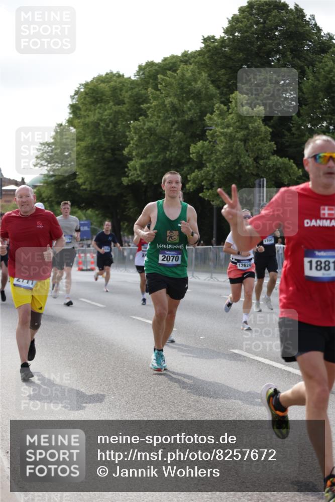 29.06.2025 - hella hamburg halbmarathon Jannik Wohlers http://msf.ph/oto/8257672 29.06.2025 09:57:44 Lombardsbrücke 1034, 1179, 1190, 1258, 1335, 2070, 2138, 2397, 2417, 2612, 2636, 2711, 3091, 3251, 4814, 4903, 5093, 5672, 6164, 6580, 6754, 7065, 7409, 7509, 7724, 7896, 8449, 8508, 8689, 9065, 9145, 9163, 11217, 11416, 11607, 11757, 11789, 11791, 12224, 12624, 12662, 13033, 13047, 13691, 14571, 14638, 15061, 15125, 16563, 17176, 17321, 17415, 17530, 17825, 18514, 18810, 18811 meine-sportfotos.de