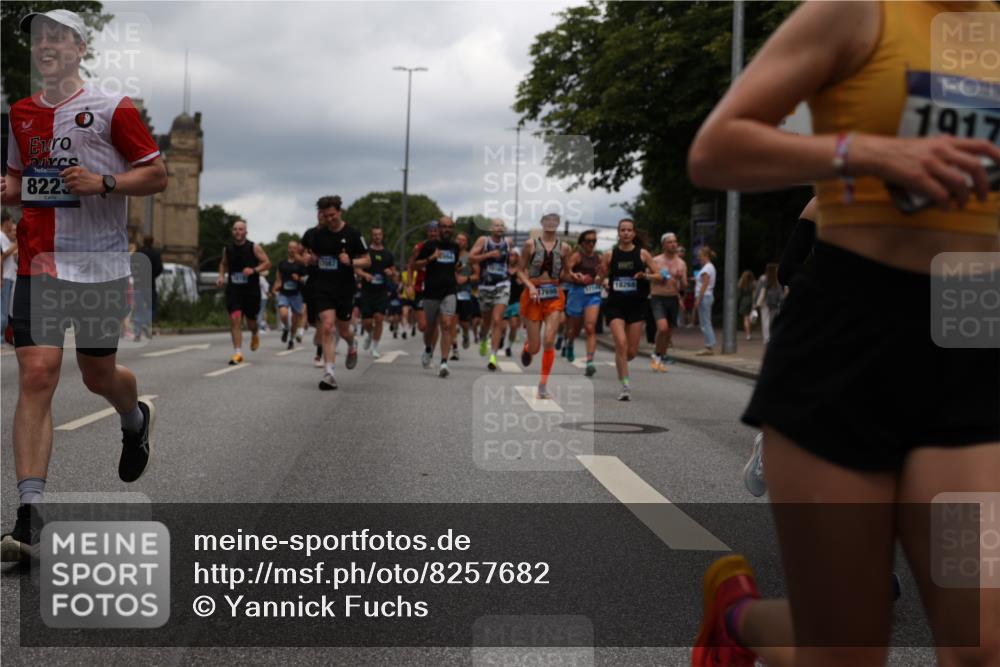 29.06.2025 - hella hamburg halbmarathon Yannick Fuchs http://msf.ph/oto/8257682 29.06.2025 10:48:27 20KM 1327, 1410, 1496, 1815, 2474, 3177, 3310, 3791, 3794, 3861, 3898, 4189, 6082, 6084, 6356, 6443, 6581, 6723, 6994, 7129, 8223, 8449, 8698, 8772, 8798, 9012, 9060, 9227, 10191, 10192, 10263, 10266, 11499, 12186, 12213, 12362, 12489, 13147, 13297, 13869, 14660, 14818, 15113, 15156, 15169, 15408, 15524, 15879, 16092, 16574, 16623, 16750, 17740, 17765, 18759, 19177 meine-sportfotos.de