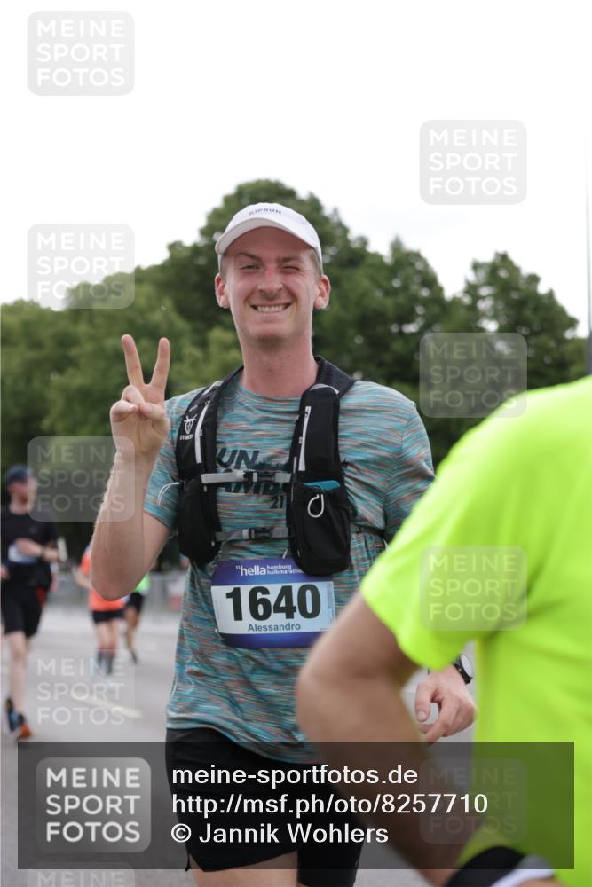 29.06.2025 - hella hamburg halbmarathon Jannik Wohlers http://msf.ph/oto/8257710 29.06.2025 10:32:05 Lombardsbrücke 1199, 1640, 3365, 3653, 3670, 4365, 4857, 5783, 5871, 5941, 6228, 6312, 6315, 7308, 7309, 7468, 7531, 7633, 7702, 7749, 8124, 8127, 8303, 8625, 8787, 8840, 8914, 8993, 9010, 9125, 9706, 9765, 10002, 10354, 10624, 10828, 11205, 11225, 11362, 11787, 11972, 12443, 12864, 13284, 13335, 13423, 14099, 14159, 14494, 14788, 14888, 15071, 15086, 15088, 15120, 15147, 15364, 15569, 15847, 15987, 16187, 16898, 16999, 17167, 18069, 18706 meine-sportfotos.de