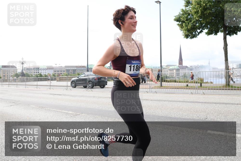29.06.2025 - hella hamburg halbmarathon Lena Gebhardt http://msf.ph/oto/8257730 29.06.2025 10:10:48 Lombardsbrücke 1166, 1186, 1573, 1781, 2868, 4287, 4389, 5182, 5440, 5653, 5990, 5991, 7250, 7370, 7685, 9169, 9681, 9816, 9829, 11180, 11355, 11887, 11904, 11905, 12008, 12426, 12556, 12571, 12629, 12790, 12836, 13588, 13594, 13797, 13825, 13901, 14022, 14270, 14679, 14822, 15214, 15409, 16166, 16344, 16639, 16808, 17500, 17532, 17730, 18949, 19023 meine-sportfotos.de