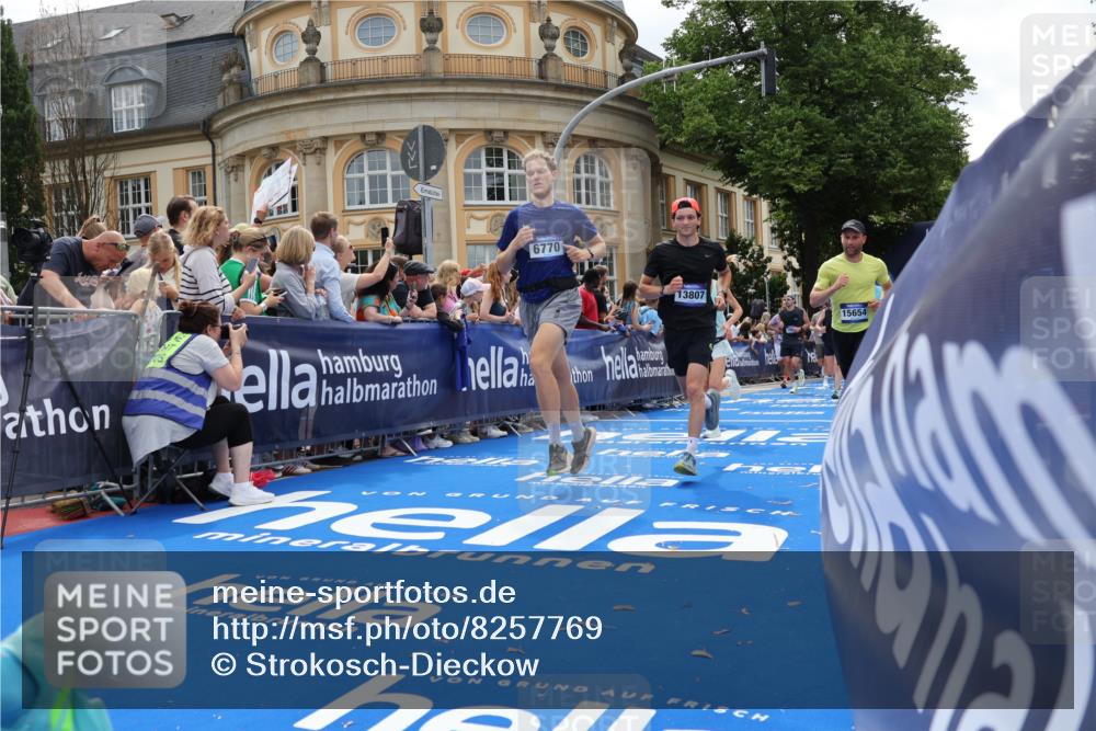 29.06.2025 - hella hamburg halbmarathon Strokosch-Dieckow http://msf.ph/oto/8257769 29.06.2025 10:42:23 Ziel 1209, 1256, 1312, 1353, 1800, 1962, 2233, 2675, 3523, 6639, 6770, 7116, 7448, 7693, 7734, 11907, 13446, 13746, 13807, 14226, 14811, 15095, 15175, 15270, 15623, 15654, 16281, 16295, 16333, 17637, 17733, 17911, 18330, 18680 meine-sportfotos.de