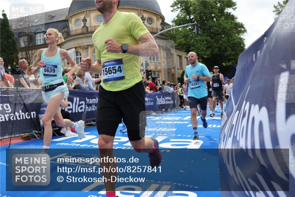 29.06.2025 - hella hamburg halbmarathon Strokosch-Dieckow http://msf.ph/oto/8257841 29.06.2025 10:42:25 Ziel 1209, 1256, 1312, 1353, 1800, 1962, 2233, 3523, 6639, 6770, 7116, 7448, 7693, 7734, 11907, 13446, 13746, 13807, 14226, 15095, 15175, 15270, 15623, 15654, 16281, 16295, 16333, 17016, 17637, 17733, 17911, 18330, 18680 meine-sportfotos.de