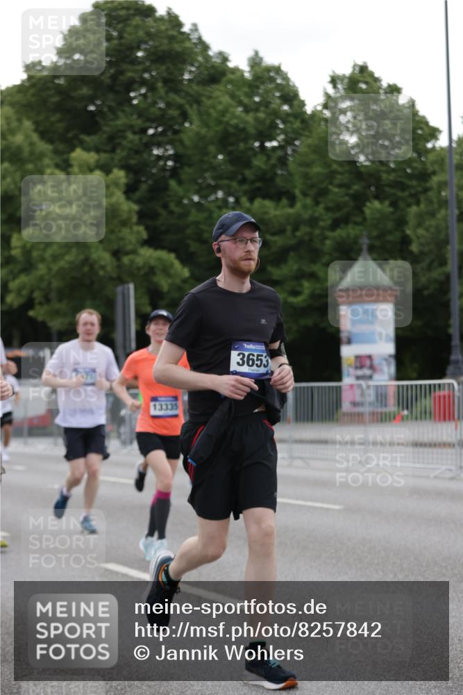 29.06.2025 - hella hamburg halbmarathon Jannik Wohlers http://msf.ph/oto/8257842 29.06.2025 10:32:07 Lombardsbrücke 1199, 1640, 3365, 3653, 3670, 4857, 5783, 5871, 5941, 6228, 6312, 6315, 7308, 7309, 7468, 7531, 7633, 7702, 7749, 7750, 8124, 8127, 8303, 8625, 8787, 8840, 8914, 8993, 9010, 9706, 9765, 10002, 10048, 10203, 10354, 10470, 10624, 10828, 11205, 11225, 11362, 11787, 11972, 12443, 12470, 12864, 13284, 13335, 13423, 14159, 14301, 14788, 14888, 15071, 15086, 15088, 15120, 15147, 15364, 15569, 15847, 16187, 16898, 16999, 17167, 18069, 18706 meine-sportfotos.de