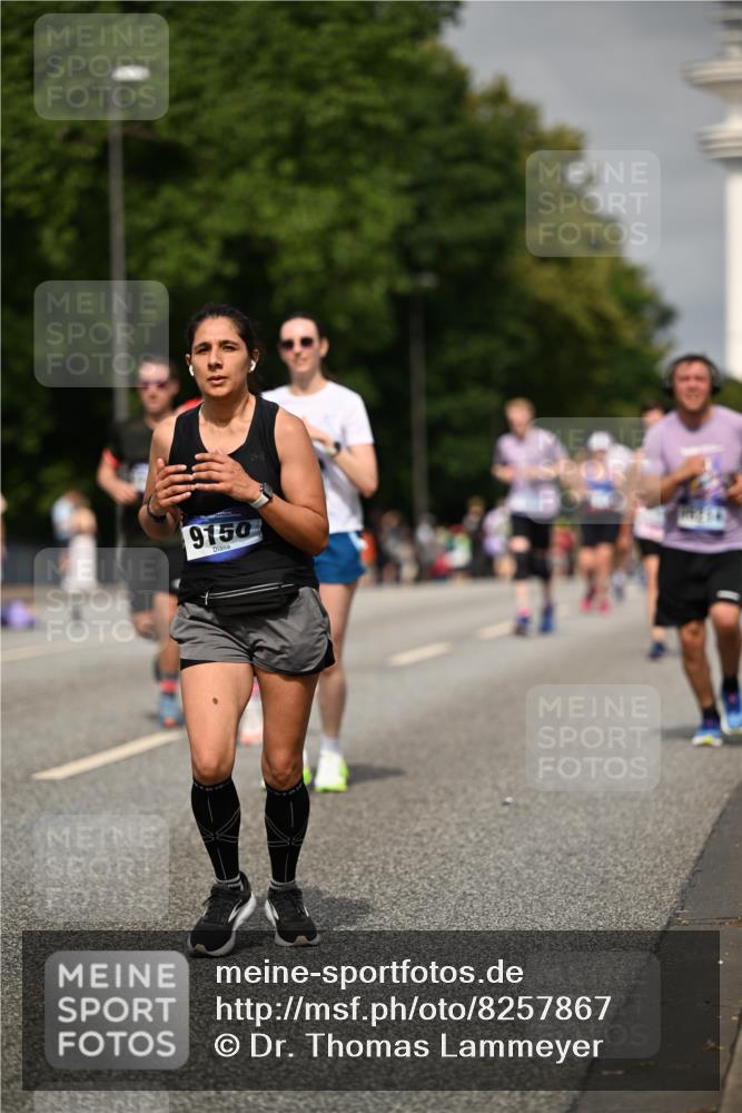 29.06.2025 - hella hamburg halbmarathon Dr. Thomas Lammeyer http://msf.ph/oto/8257867 29.06.2025 10:14:36 Kennedybrücke 1052, 1186, 1548, 1781, 5182, 5653, 5806, 7058, 8561, 8685, 9150, 9829 meine-sportfotos.de