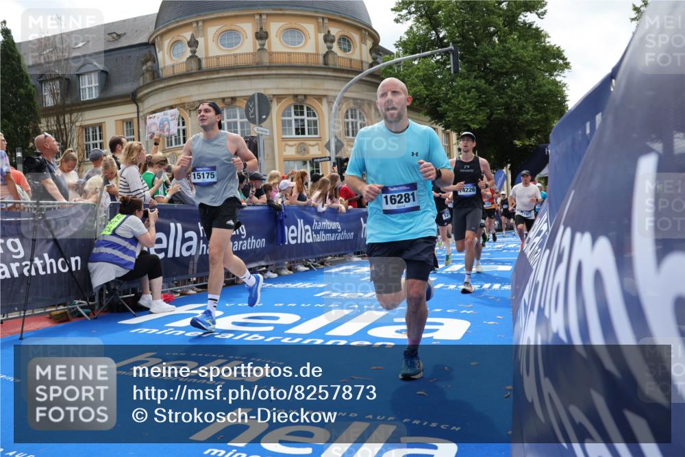 29.06.2025 - hella hamburg halbmarathon Strokosch-Dieckow http://msf.ph/oto/8257873 29.06.2025 10:42:25 Ziel 1209, 1256, 1312, 1353, 1800, 1962, 2233, 3523, 6639, 6770, 7116, 7448, 7693, 7734, 11907, 13446, 13746, 13807, 14226, 15095, 15175, 15270, 15623, 15654, 16281, 16295, 16333, 17016, 17637, 17733, 17911, 18330, 18680 meine-sportfotos.de