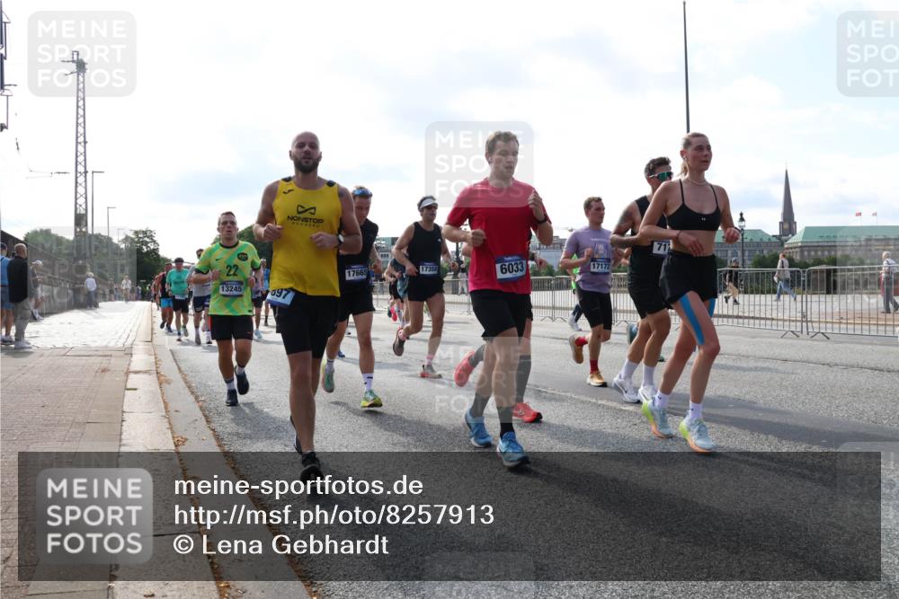 29.06.2025 - hella hamburg halbmarathon Lena Gebhardt http://msf.ph/oto/8257913 29.06.2025 09:56:57 Lombardsbrücke 1327, 1381, 1460, 1496, 1537, 1628, 1657, 1783, 1833, 1877, 2013, 2025, 2058, 2074, 2082, 2111, 2208, 2340, 2378, 2396, 2771, 2839, 2869, 2878, 2996, 3093, 3310, 3575, 3652, 3791, 4065, 4377, 4404, 4635, 4711, 4726, 4770, 4833, 4897, 5008, 5169, 5194, 5319, 5744, 5839, 6033, 6286, 6377, 6561, 6562, 6631, 7176, 7177, 7259, 7383, 7475, 7918, 8112, 8261, 8313, 8361, 8572, 8587, 8618, 8651, 8661, 8710, 8813, 8863, 8921, 8930, 9060, 9082, 9497, 9597, 9638 meine-sportfotos.de