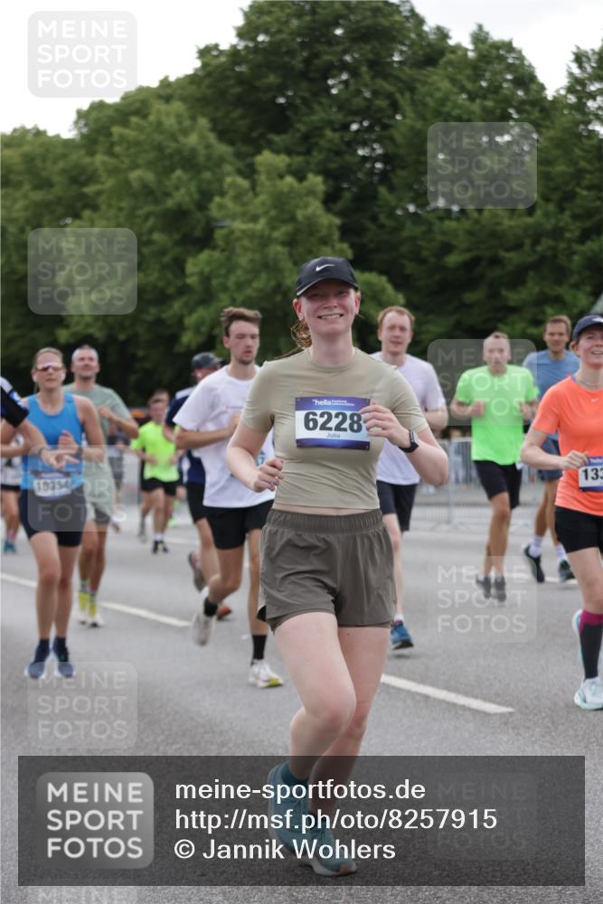 29.06.2025 - hella hamburg halbmarathon Jannik Wohlers http://msf.ph/oto/8257915 29.06.2025 10:32:08 Lombardsbrücke 1199, 1640, 3365, 3653, 3660, 3670, 4857, 5783, 5871, 5941, 6228, 6312, 6315, 7308, 7309, 7468, 7531, 7633, 7702, 7749, 7750, 8127, 8303, 8625, 8840, 8914, 8993, 9010, 9188, 9706, 9765, 10002, 10013, 10048, 10203, 10277, 10354, 10470, 10624, 10770, 10828, 11205, 11225, 11248, 11362, 11972, 12443, 12470, 12864, 13335, 13423, 14159, 14301, 14788, 14888, 15071, 15086, 15088, 15147, 15364, 15569, 15847, 15997, 16187, 16898, 16999, 17167, 18069, 18706 meine-sportfotos.de