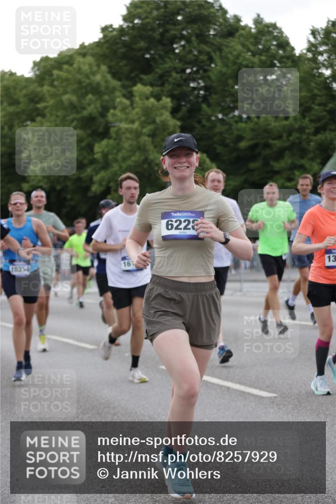 29.06.2025 - hella hamburg halbmarathon Jannik Wohlers http://msf.ph/oto/8257929 29.06.2025 10:32:08 Lombardsbrücke 1199, 1640, 3365, 3653, 3660, 3670, 4857, 5783, 5871, 5941, 6228, 6312, 6315, 7308, 7309, 7468, 7531, 7633, 7702, 7749, 7750, 8127, 8303, 8625, 8840, 8914, 8993, 9010, 9188, 9706, 9765, 10002, 10013, 10048, 10203, 10277, 10354, 10470, 10624, 10770, 10828, 11205, 11225, 11248, 11362, 11972, 12443, 12470, 12864, 13335, 13423, 14159, 14301, 14788, 14888, 15071, 15086, 15088, 15147, 15364, 15569, 15847, 15997, 16187, 16898, 16999, 17167, 18069, 18706 meine-sportfotos.de