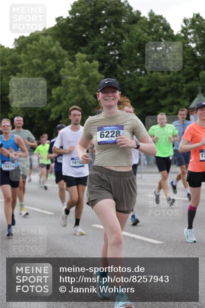 29.06.2025 - hella hamburg halbmarathon Jannik Wohlers http://msf.ph/oto/8257943 29.06.2025 10:32:08 Lombardsbrücke 1199, 1640, 3365, 3653, 3660, 3670, 4857, 5783, 5871, 5941, 6228, 6312, 6315, 7308, 7309, 7468, 7531, 7633, 7702, 7749, 7750, 8127, 8303, 8625, 8840, 8914, 8993, 9010, 9188, 9706, 9765, 10002, 10013, 10048, 10203, 10277, 10354, 10470, 10624, 10770, 10828, 11205, 11225, 11248, 11362, 11972, 12443, 12470, 12864, 13335, 13423, 14159, 14301, 14788, 14888, 15071, 15086, 15088, 15147, 15364, 15569, 15847, 15997, 16187, 16898, 16999, 17167, 18069, 18706 meine-sportfotos.de