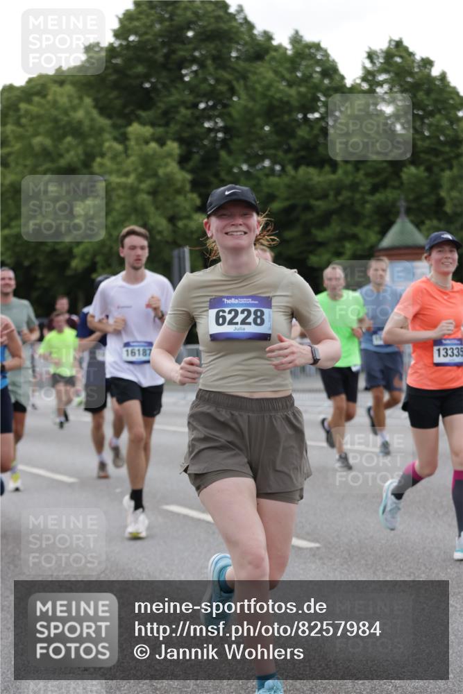 29.06.2025 - hella hamburg halbmarathon Jannik Wohlers http://msf.ph/oto/8257984 29.06.2025 10:32:08 Lombardsbrücke 1199, 1640, 3365, 3653, 3660, 3670, 4857, 5783, 5871, 5941, 6228, 6312, 6315, 7308, 7309, 7468, 7531, 7633, 7702, 7749, 7750, 8127, 8303, 8625, 8840, 8914, 8993, 9010, 9188, 9706, 9765, 10002, 10013, 10048, 10203, 10277, 10354, 10470, 10624, 10770, 10828, 11205, 11225, 11248, 11362, 11972, 12443, 12470, 12864, 13335, 13423, 14159, 14301, 14788, 14888, 15071, 15086, 15088, 15147, 15364, 15569, 15847, 15997, 16187, 16898, 16999, 17167, 18069, 18706 meine-sportfotos.de