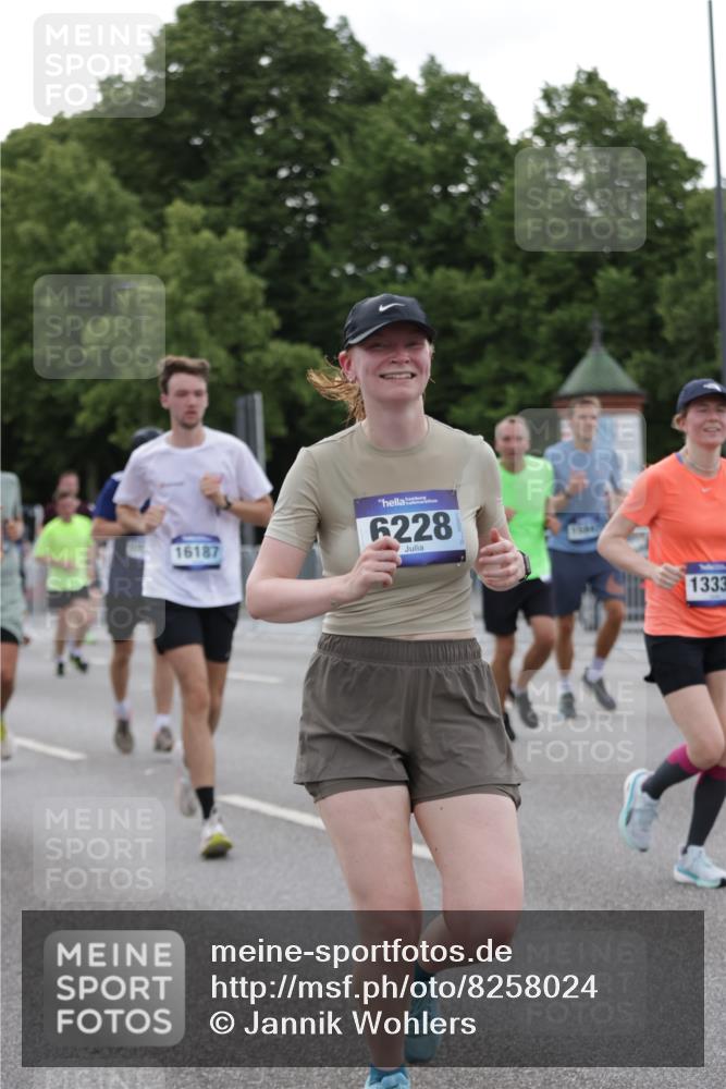 29.06.2025 - hella hamburg halbmarathon Jannik Wohlers http://msf.ph/oto/8258024 29.06.2025 10:32:08 Lombardsbrücke 1199, 1640, 3365, 3653, 3660, 3670, 4857, 5783, 5871, 5941, 6228, 6312, 6315, 7308, 7309, 7468, 7531, 7633, 7702, 7749, 7750, 8127, 8303, 8625, 8840, 8914, 8993, 9010, 9188, 9706, 9765, 10002, 10013, 10048, 10203, 10277, 10354, 10470, 10624, 10770, 10828, 11205, 11225, 11248, 11362, 11972, 12443, 12470, 12864, 13335, 13423, 14159, 14301, 14788, 14888, 15071, 15086, 15088, 15147, 15364, 15569, 15847, 15997, 16187, 16898, 16999, 17167, 18069, 18706 meine-sportfotos.de
