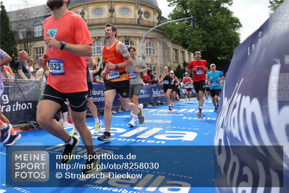 29.06.2025 - hella hamburg halbmarathon Strokosch-Dieckow http://msf.ph/oto/8258030 29.06.2025 10:42:28 Ziel 1209, 1256, 1353, 1735, 1800, 1962, 2233, 3523, 4235, 6639, 7116, 7448, 7508, 7693, 7734, 11907, 13446, 14226, 15095, 15175, 15623, 15654, 16281, 16295, 16333, 17016, 17637, 17733, 17911, 18330, 18680 meine-sportfotos.de