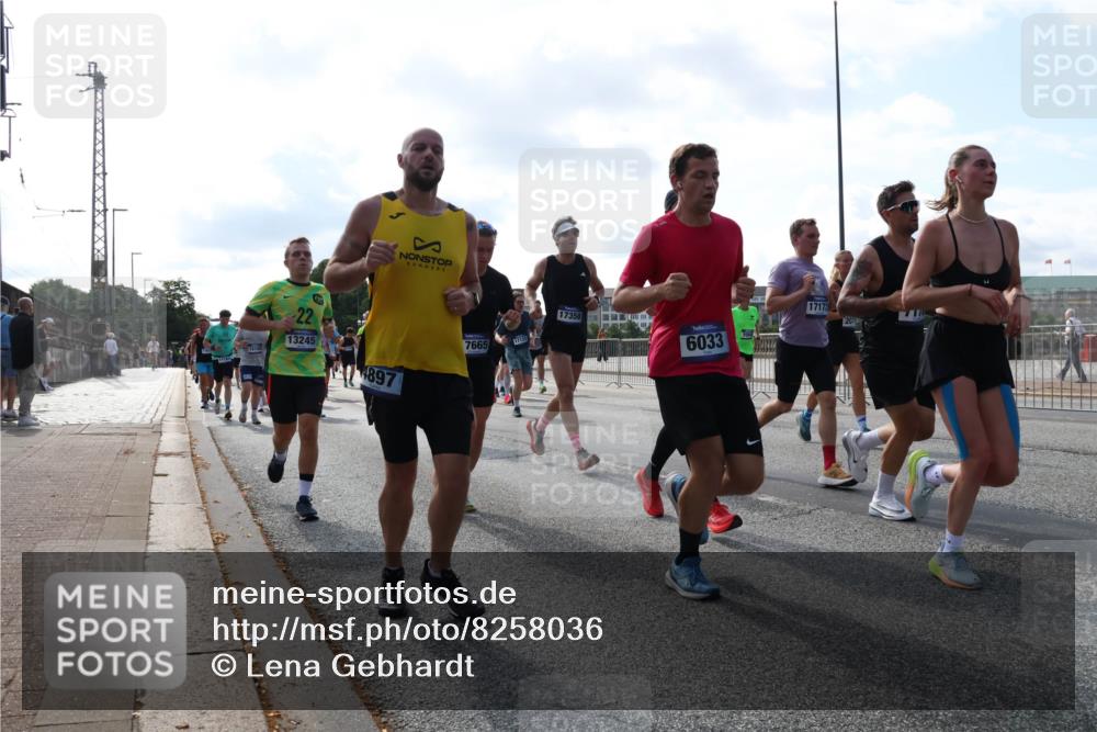 29.06.2025 - hella hamburg halbmarathon Lena Gebhardt http://msf.ph/oto/8258036 29.06.2025 09:56:57 Lombardsbrücke 1327, 1381, 1460, 1496, 1537, 1628, 1657, 1783, 1833, 1877, 2013, 2025, 2058, 2074, 2082, 2111, 2208, 2340, 2378, 2396, 2771, 2839, 2869, 2878, 2996, 3093, 3310, 3575, 3652, 3791, 4065, 4377, 4404, 4635, 4711, 4726, 4770, 4833, 4897, 5008, 5169, 5194, 5319, 5744, 5839, 6033, 6286, 6377, 6561, 6562, 6631, 7176, 7177, 7259, 7383, 7475, 7918, 8112, 8261, 8313, 8361, 8572, 8587, 8618, 8651, 8661, 8710, 8813, 8863, 8921, 8930, 9060, 9082, 9497, 9597, 9638 meine-sportfotos.de