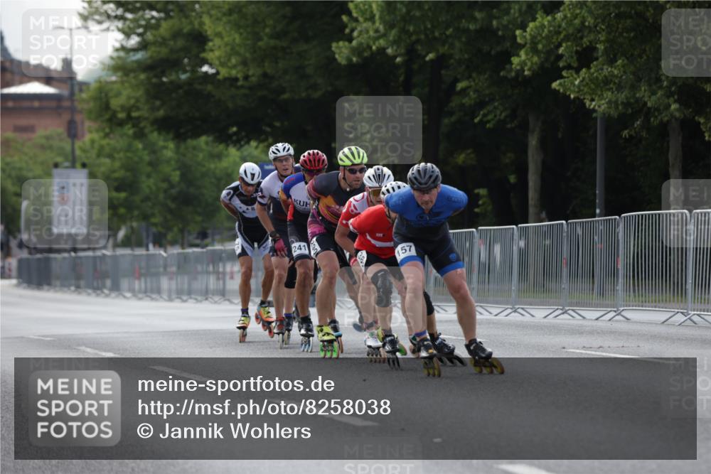 29.06.2025 - hella hamburg halbmarathon Jannik Wohlers http://msf.ph/oto/8258038 29.06.2025 08:49:23 Lombardsbrücke  meine-sportfotos.de