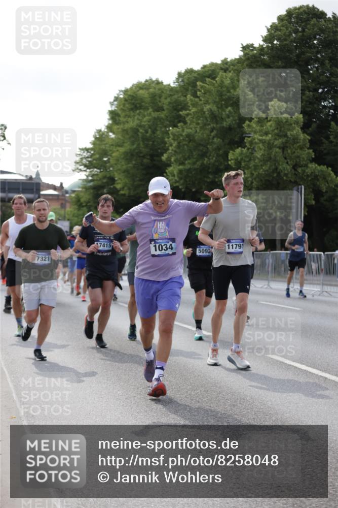 29.06.2025 - hella hamburg halbmarathon Jannik Wohlers http://msf.ph/oto/8258048 29.06.2025 09:57:47 Lombardsbrücke 1034, 1179, 1190, 1258, 1335, 1815, 2034, 2070, 2138, 2417, 2636, 2711, 3091, 4814, 4903, 5093, 5672, 6164, 6272, 6580, 6754, 6897, 7065, 7409, 7509, 7724, 7856, 7896, 8154, 8449, 8508, 8590, 8689, 9012, 9057, 9065, 9145, 9163, 9562, 9656, 11217, 11416, 11607, 11757, 11789, 11791, 12624, 12662, 13033, 13691, 14571, 15061, 16213, 16563, 17176, 17321, 17415, 17825, 18514, 18810, 18811 meine-sportfotos.de
