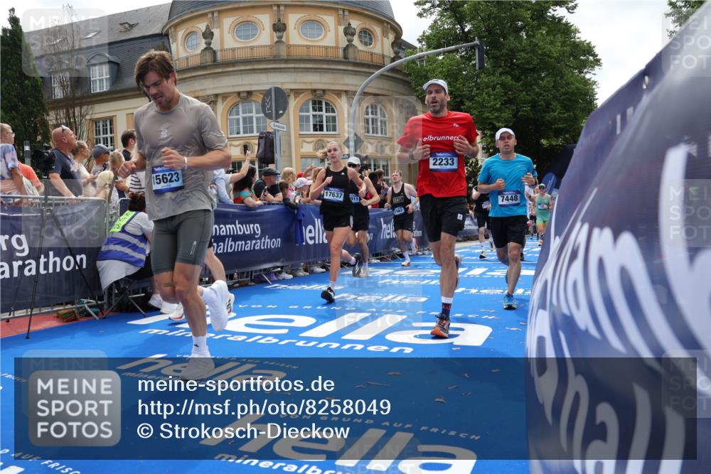 29.06.2025 - hella hamburg halbmarathon Strokosch-Dieckow http://msf.ph/oto/8258049 29.06.2025 10:42:29 Ziel 1209, 1256, 1353, 1735, 1800, 1962, 2233, 3523, 4235, 7116, 7448, 7508, 7693, 7734, 11907, 13446, 13483, 14226, 15095, 15175, 15623, 16281, 16295, 16333, 17016, 17637, 17733, 17911, 18330, 18632, 18680 meine-sportfotos.de