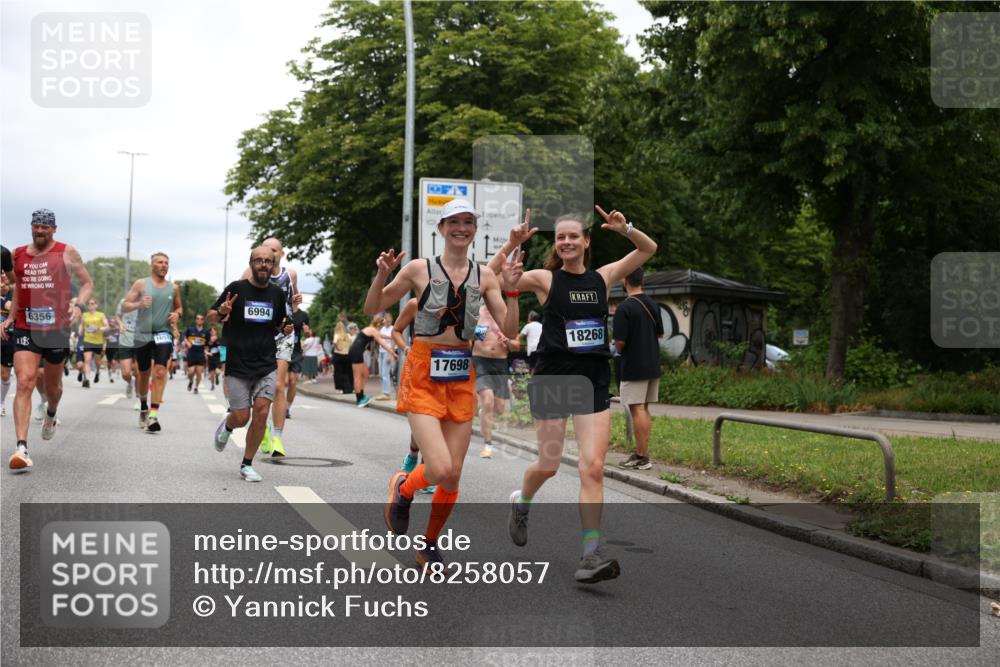 29.06.2025 - hella hamburg halbmarathon Yannick Fuchs http://msf.ph/oto/8258057 29.06.2025 10:48:29 20KM 1327, 1410, 1496, 1815, 2474, 2771, 3041, 3177, 3310, 3791, 3794, 3861, 3898, 3945, 4189, 4231, 6082, 6084, 6356, 6443, 6581, 6723, 6994, 8223, 8449, 8698, 8772, 8798, 9012, 9060, 9227, 10191, 10192, 10263, 10266, 11499, 11747, 12186, 12213, 12362, 12489, 13297, 13869, 14036, 14592, 14638, 14660, 14818, 14948, 15113, 15156, 15169, 15408, 15524, 15879, 16092, 16574, 16750, 17740, 17765, 18759, 19177 meine-sportfotos.de