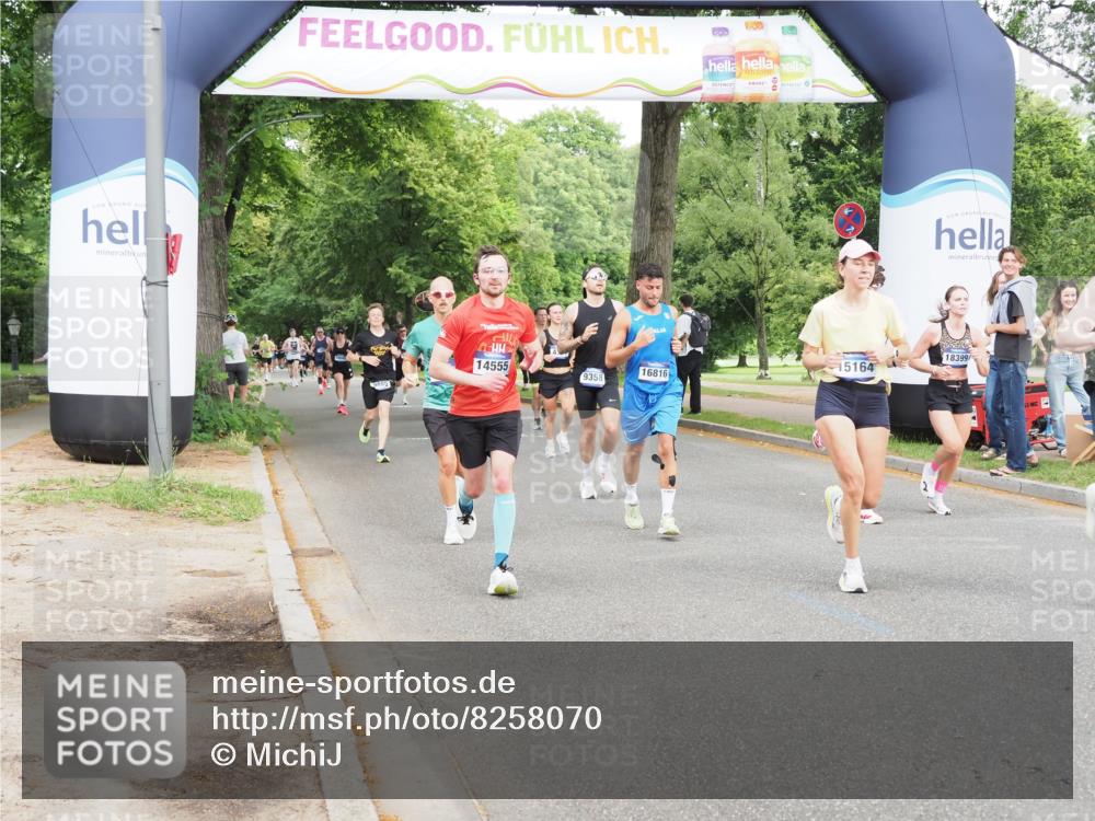29.06.2025 - hella hamburg halbmarathon MichiJ http://msf.ph/oto/8258070 29.06.2025 10:29:37 Zwischen KM18-KM19 3618, 4634, 4893, 5007, 5014, 8074, 8358, 9358, 10978, 11062, 11922, 13268, 14555, 15164, 16599, 16816, 17834, 18399 meine-sportfotos.de