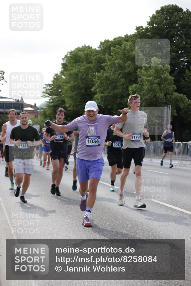 29.06.2025 - hella hamburg halbmarathon Jannik Wohlers http://msf.ph/oto/8258084 29.06.2025 09:57:47 Lombardsbrücke 1034, 1179, 1190, 1258, 1335, 1815, 2034, 2070, 2138, 2417, 2636, 2711, 3091, 4814, 4903, 5093, 5672, 6164, 6272, 6580, 6754, 6897, 7065, 7409, 7509, 7724, 7856, 7896, 8154, 8449, 8508, 8590, 8689, 9012, 9057, 9065, 9145, 9163, 9562, 9656, 11217, 11416, 11607, 11757, 11789, 11791, 12624, 12662, 13033, 13691, 14571, 15061, 16213, 16563, 17176, 17321, 17415, 17825, 18514, 18810, 18811 meine-sportfotos.de