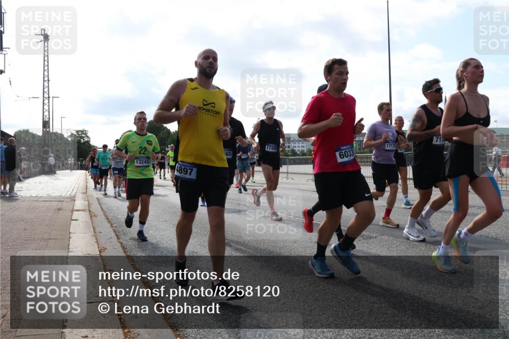 29.06.2025 - hella hamburg halbmarathon Lena Gebhardt http://msf.ph/oto/8258120 29.06.2025 09:56:57 Lombardsbrücke 1327, 1381, 1460, 1496, 1537, 1628, 1657, 1783, 1833, 1877, 2013, 2025, 2058, 2074, 2082, 2111, 2208, 2340, 2378, 2396, 2771, 2839, 2869, 2878, 2996, 3093, 3310, 3575, 3652, 3791, 4065, 4377, 4404, 4635, 4711, 4726, 4770, 4833, 4897, 5008, 5169, 5194, 5319, 5744, 5839, 6033, 6286, 6377, 6561, 6562, 6631, 7176, 7177, 7259, 7383, 7475, 7918, 8112, 8261, 8313, 8361, 8572, 8587, 8618, 8651, 8661, 8710, 8813, 8863, 8921, 8930, 9060, 9082, 9497, 9597, 9638 meine-sportfotos.de