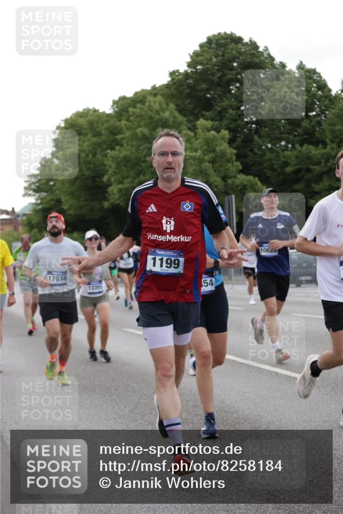 29.06.2025 - hella hamburg halbmarathon Jannik Wohlers http://msf.ph/oto/8258184 29.06.2025 10:32:09 Lombardsbrücke 1199, 1640, 3365, 3653, 3660, 3670, 4857, 5783, 5871, 5941, 6228, 6312, 6315, 7308, 7309, 7468, 7531, 7633, 7702, 7749, 7750, 8127, 8303, 8625, 8840, 8914, 8993, 9010, 9188, 9706, 9765, 10002, 10013, 10048, 10203, 10277, 10354, 10470, 10624, 10770, 11205, 11248, 11972, 12443, 12470, 12864, 13335, 13423, 14159, 14301, 14788, 14888, 15071, 15086, 15088, 15147, 15171, 15364, 15569, 15847, 15997, 16129, 16187, 16898, 16999, 17167, 18069, 18706 meine-sportfotos.de