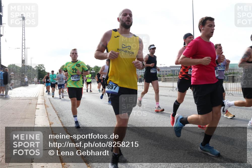 29.06.2025 - hella hamburg halbmarathon Lena Gebhardt http://msf.ph/oto/8258215 29.06.2025 09:56:57 Lombardsbrücke 1327, 1381, 1460, 1496, 1537, 1628, 1657, 1783, 1833, 1877, 2013, 2025, 2058, 2074, 2082, 2111, 2208, 2340, 2378, 2396, 2771, 2839, 2869, 2878, 2996, 3093, 3310, 3575, 3652, 3791, 4065, 4377, 4404, 4635, 4711, 4726, 4770, 4833, 4897, 5008, 5169, 5194, 5319, 5744, 5839, 6033, 6286, 6377, 6561, 6562, 6631, 7176, 7177, 7259, 7383, 7475, 7918, 8112, 8261, 8313, 8361, 8572, 8587, 8618, 8651, 8661, 8710, 8813, 8863, 8921, 8930, 9060, 9082, 9497, 9597, 9638 meine-sportfotos.de