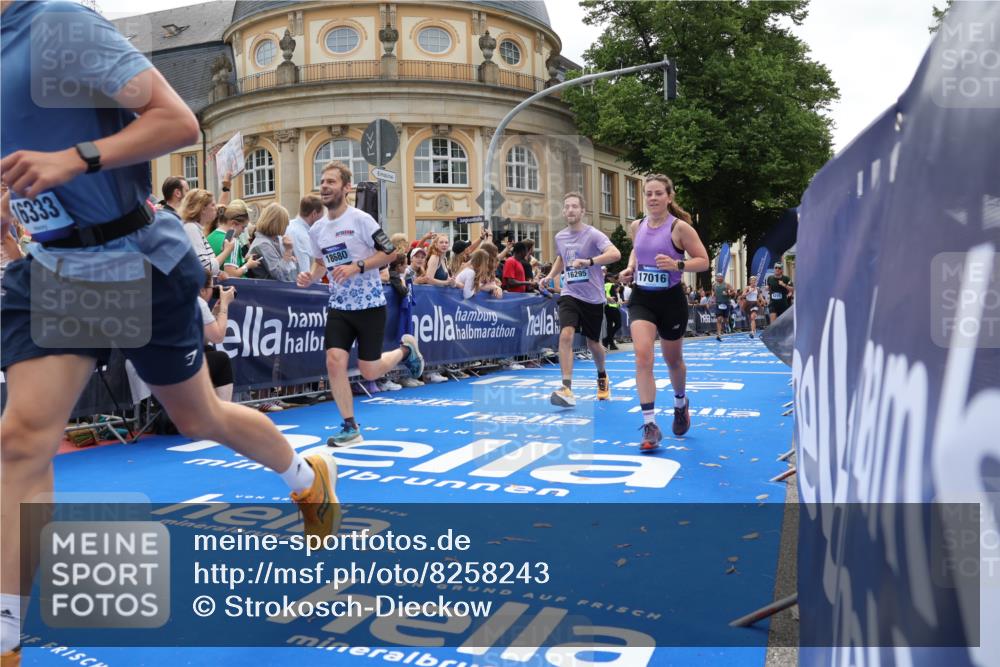 29.06.2025 - hella hamburg halbmarathon Strokosch-Dieckow http://msf.ph/oto/8258243 29.06.2025 10:42:33 Ziel 1209, 1353, 1700, 1735, 1800, 1962, 4235, 7116, 7448, 7508, 7734, 13446, 13483, 16295, 16333, 17000, 17016, 17637, 17733, 17911, 18275, 18632, 18680 meine-sportfotos.de