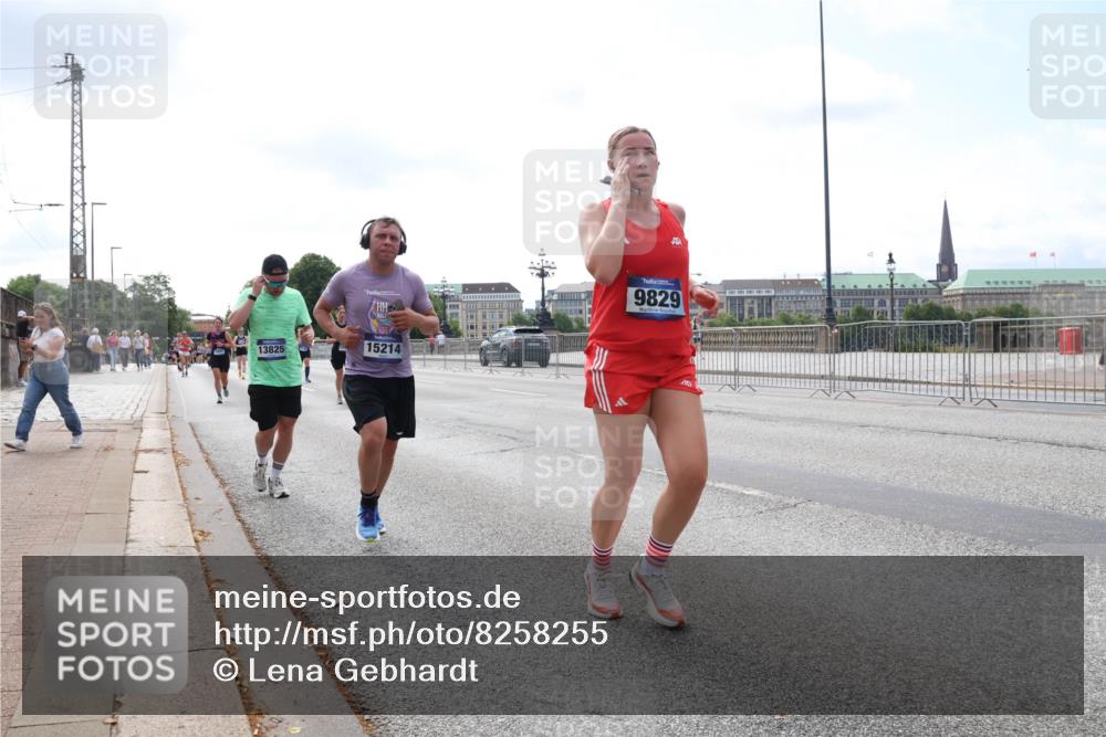 29.06.2025 - hella hamburg halbmarathon Lena Gebhardt http://msf.ph/oto/8258255 29.06.2025 10:10:50 Lombardsbrücke 1166, 1186, 1573, 1781, 2868, 4287, 4389, 5440, 5653, 5990, 5991, 7250, 7271, 7370, 7685, 8561, 9169, 9681, 9816, 9829, 11180, 11355, 11887, 11904, 11905, 12008, 12426, 12556, 12571, 12629, 12790, 12836, 13588, 13594, 13825, 13901, 14022, 14270, 14679, 14822, 15009, 15214, 15409, 16166, 16344, 16808, 17500, 17532, 17730, 18949, 19023 meine-sportfotos.de
