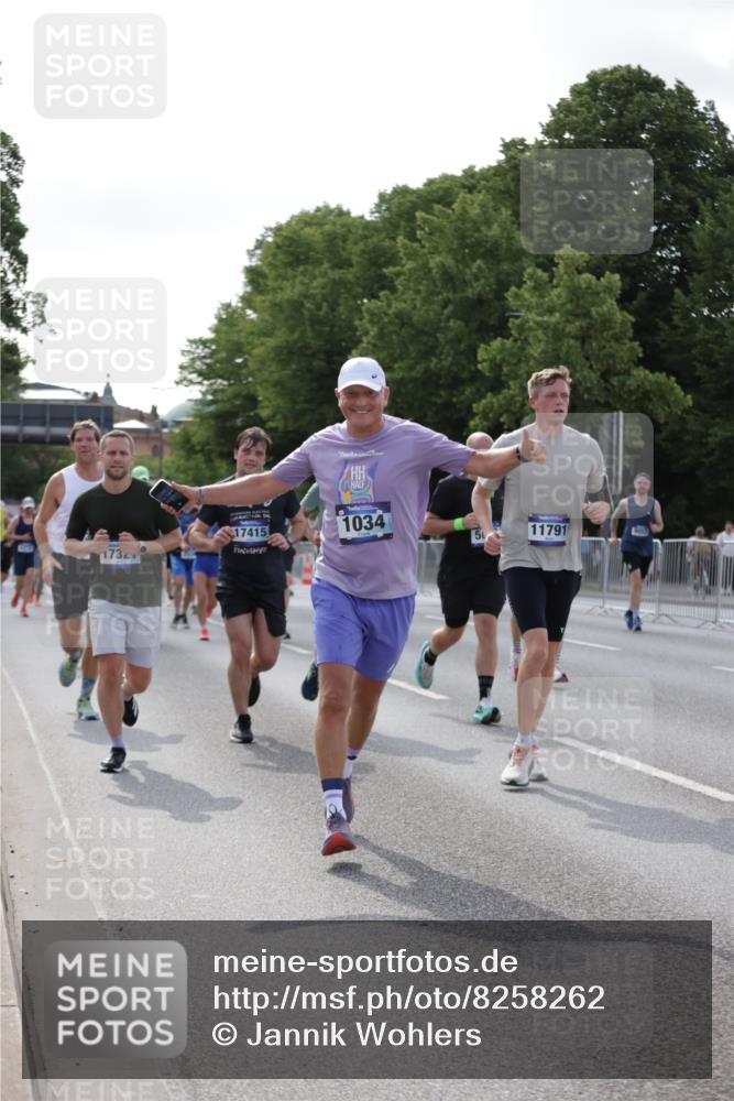 29.06.2025 - hella hamburg halbmarathon Jannik Wohlers http://msf.ph/oto/8258262 29.06.2025 09:57:48 Lombardsbrücke 1034, 1179, 1190, 1258, 1335, 1815, 2034, 2070, 2138, 2417, 2636, 2711, 3091, 4814, 4903, 5093, 5672, 6164, 6272, 6754, 6897, 7065, 7409, 7509, 7724, 7856, 7896, 8154, 8449, 8508, 8590, 8689, 9012, 9057, 9065, 9145, 9163, 9562, 9656, 10084, 11217, 11416, 11607, 11757, 11789, 11791, 12624, 12662, 13033, 13691, 14571, 14678, 15061, 16213, 16563, 17176, 17321, 17415, 17825, 18514, 18799, 18810, 18811 meine-sportfotos.de