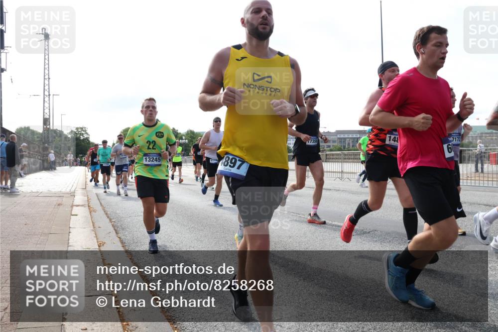 29.06.2025 - hella hamburg halbmarathon Lena Gebhardt http://msf.ph/oto/8258268 29.06.2025 09:56:57 Lombardsbrücke 1327, 1381, 1460, 1496, 1537, 1628, 1657, 1783, 1833, 1877, 2013, 2025, 2058, 2074, 2082, 2111, 2208, 2340, 2378, 2396, 2771, 2839, 2869, 2878, 2996, 3093, 3310, 3575, 3652, 3791, 4065, 4377, 4404, 4635, 4711, 4726, 4770, 4833, 4897, 5008, 5169, 5194, 5319, 5744, 5839, 6033, 6286, 6377, 6561, 6562, 6631, 7176, 7177, 7259, 7383, 7475, 7918, 8112, 8261, 8313, 8361, 8572, 8587, 8618, 8651, 8661, 8710, 8813, 8863, 8921, 8930, 9060, 9082, 9497, 9597, 9638 meine-sportfotos.de
