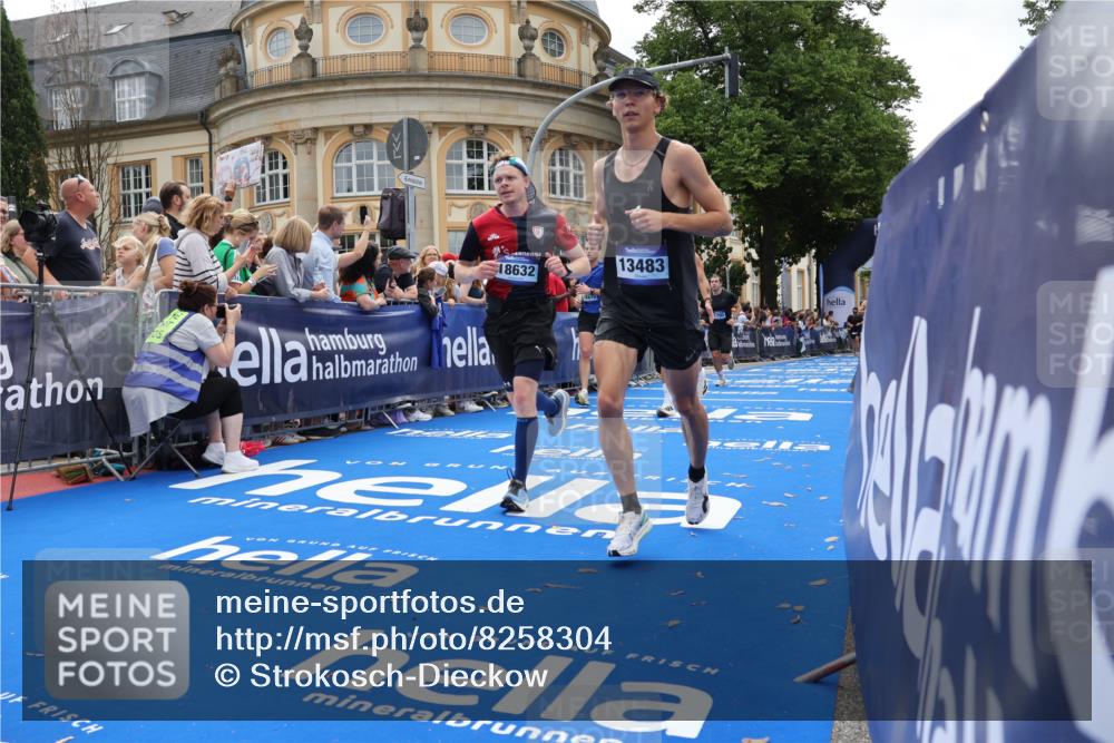29.06.2025 - hella hamburg halbmarathon Strokosch-Dieckow http://msf.ph/oto/8258304 29.06.2025 10:42:39 Ziel 1700, 1735, 4235, 7508, 9371, 9534, 13483, 13725, 14560, 17000, 18275, 18632 meine-sportfotos.de