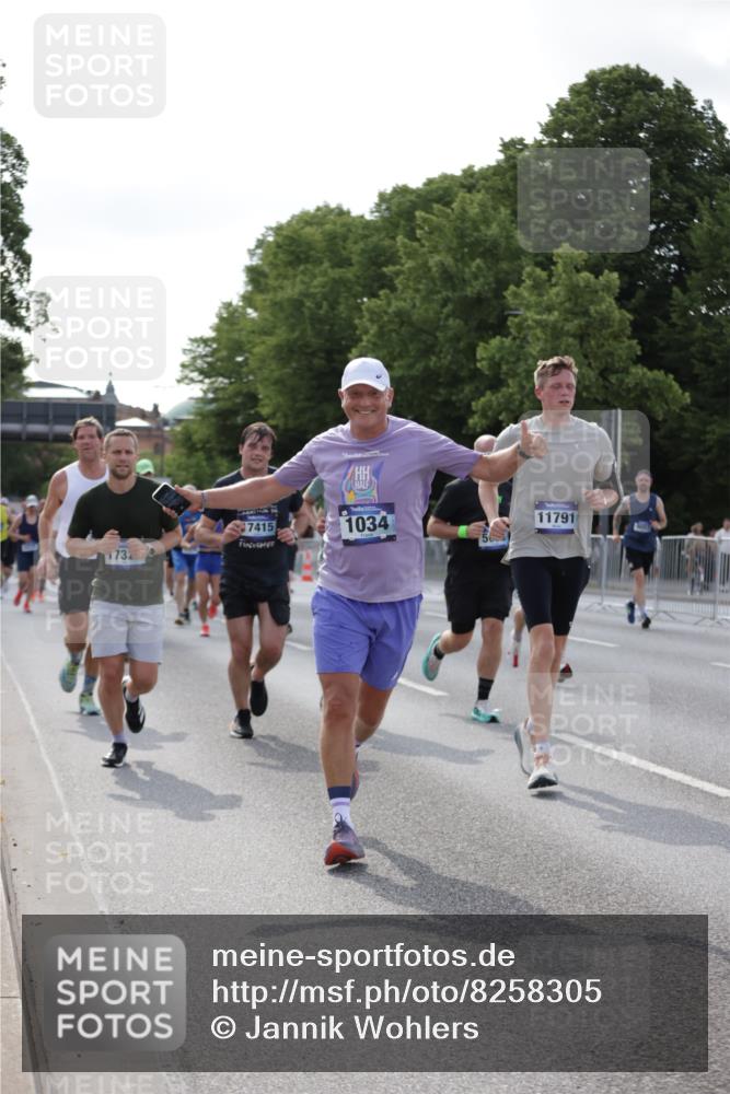 29.06.2025 - hella hamburg halbmarathon Jannik Wohlers http://msf.ph/oto/8258305 29.06.2025 09:57:48 Lombardsbrücke 1034, 1179, 1190, 1258, 1335, 1815, 2034, 2070, 2138, 2417, 2636, 2711, 3091, 4814, 4903, 5093, 5672, 6164, 6272, 6754, 6897, 7065, 7409, 7509, 7724, 7856, 7896, 8154, 8449, 8508, 8590, 8689, 9012, 9057, 9065, 9145, 9163, 9562, 9656, 10084, 11217, 11416, 11607, 11757, 11789, 11791, 12624, 12662, 13033, 13691, 14571, 14678, 15061, 16213, 16563, 17176, 17321, 17415, 17825, 18514, 18799, 18810, 18811 meine-sportfotos.de