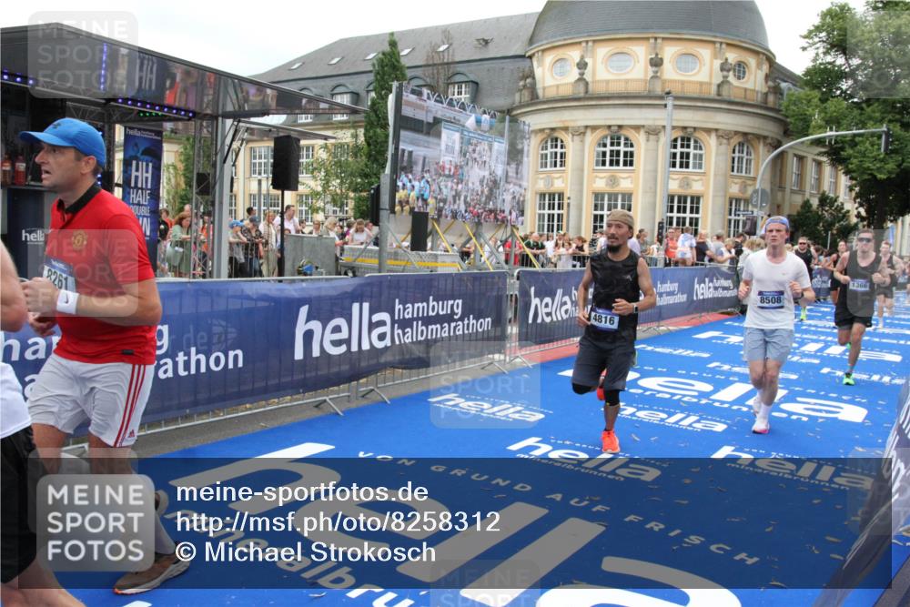 29.06.2025 - hella hamburg halbmarathon Michael Strokosch http://msf.ph/oto/8258312 29.06.2025 10:51:12 Ziel 1366, 4077, 4404, 4816, 4967, 5600, 6027, 8261, 8508, 8704, 10508, 10603, 10868, 11733, 13073, 15480, 17384, 17530, 17823 meine-sportfotos.de